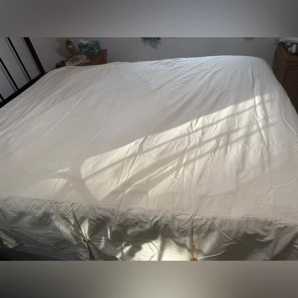 Vintage Hawthorne Hill Queen Dust Ruffle
